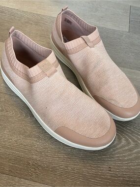 FitFlop Men's Slip-On Knit Sneakers in Blush Pink